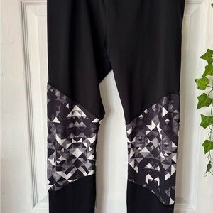 Head Black and White Patterned Leggings - OG PRICE 60.00